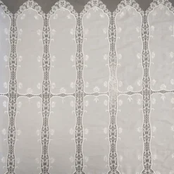 Brise-bise ajouré avec macramé fleuri