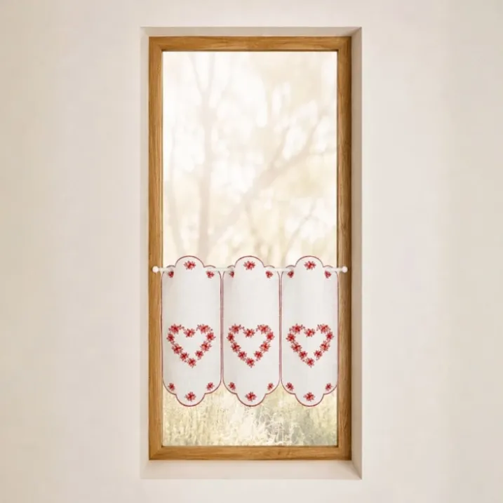 Brise-bise brodé à motifs cœurs
