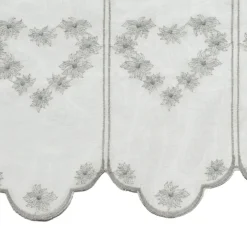 Brise-bise brodé à motifs cœurs