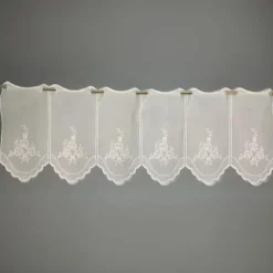 Brise-bise brodé à motifs floraux