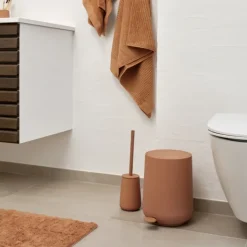 Brosse pour toilette en grès et acier