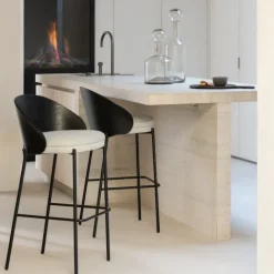Chaise de bar design et bicolore