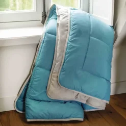 Couette légère réversible bicolore en microfibre 200 gr/m²