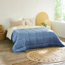 Couette légère réversible bicolore en microfibre 200 gr/m²