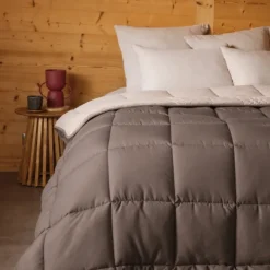 Couette légère réversible bicolore en microfibre 200 gr/m²