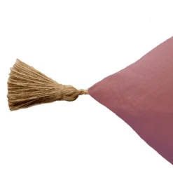 Coussin avec pompons en jute