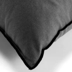 Coussin avec surjet en coton recyclé