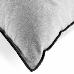 Coussin avec surjet en coton recyclé