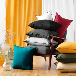 Coussin avec surjet en coton recyclé