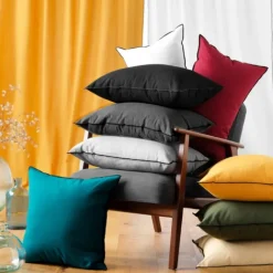 Coussin avec surjet en coton recyclé