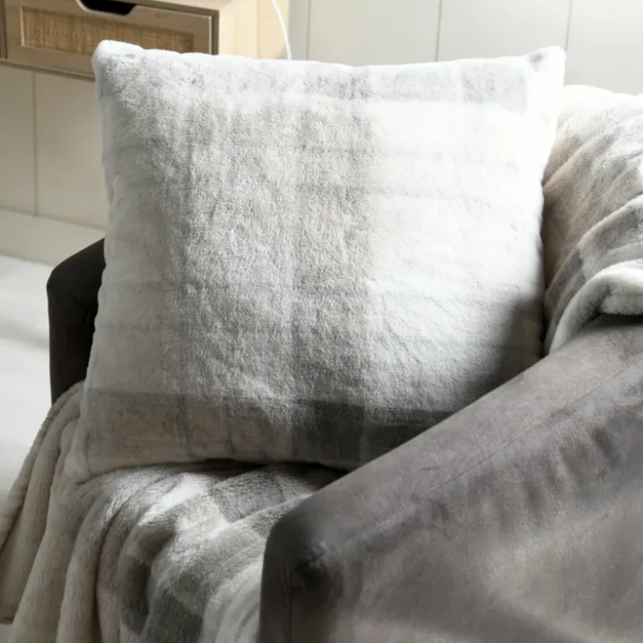 Coussin à carreaux écossais en imitation fourrure