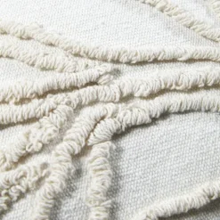 Coussin carré effet matière brodé de feuilles