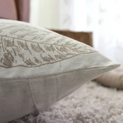 Coussin carré motif nature épuré