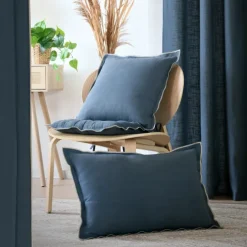 Coussin coton volant plat feston noir