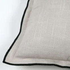 Coussin coton volant plat feston noir