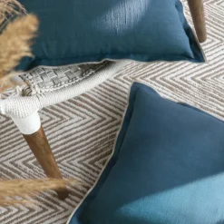 Coussin coton volant plat feston noir
