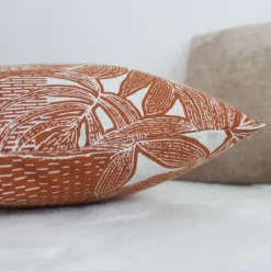 Coussin décoratif déhoussable motif feuillage tropical