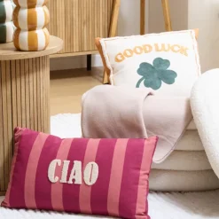 Coussin décoratif en coton brodé GOOD LUCK
