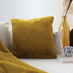 Coussin décoratif imitation fourrure toucher ultra doux