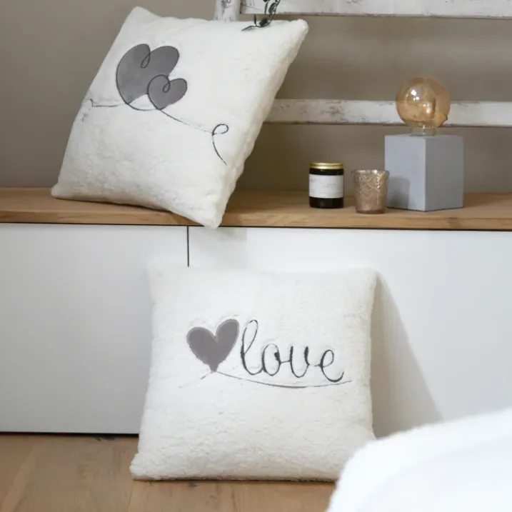 Coussin décoratif love