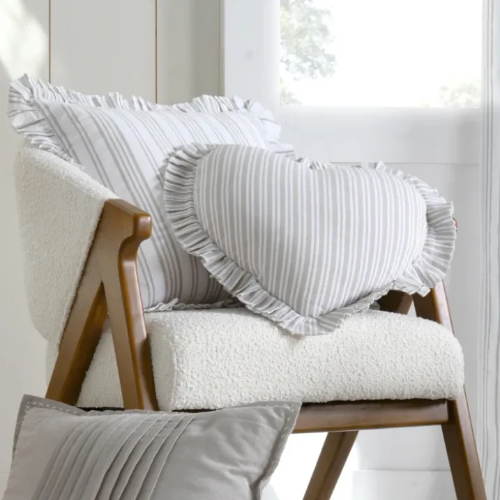 Coussin décoratif romantique en forme de coeur