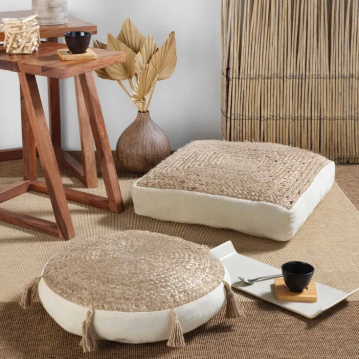 Coussin de sol en jute et pompons