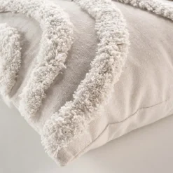 Coussin déhoussable aux motifs tuftés