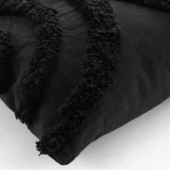 Coussin déhoussable aux motifs tuftés