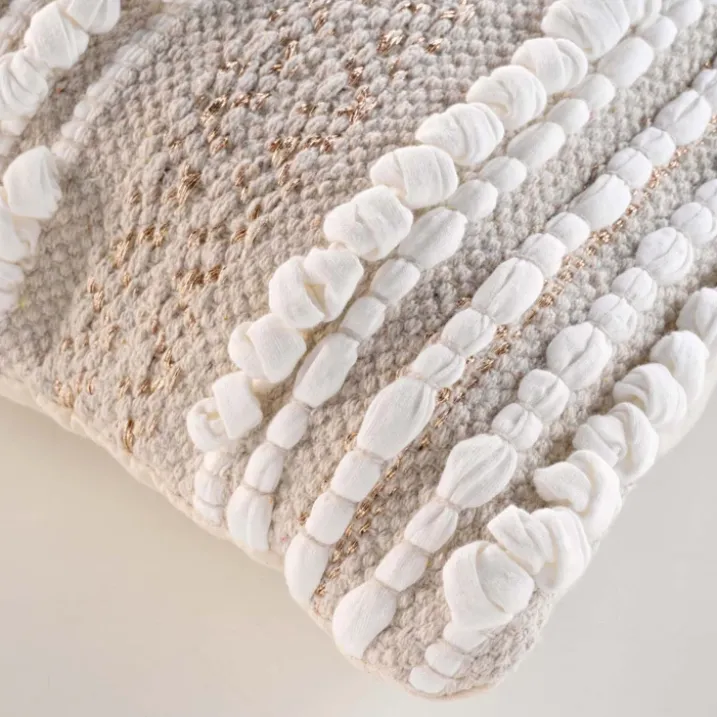 Coussin déhoussable en polycoton avec broderies et fils métallisés