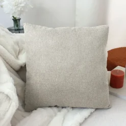Coussin déhoussable en velours chenillé