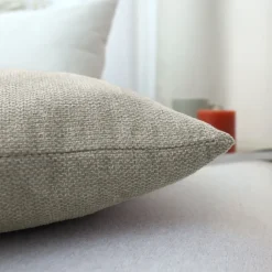 Coussin déhoussable en velours chenillé