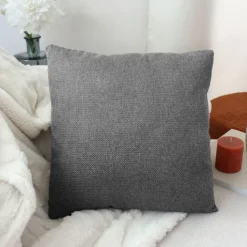 Coussin déhoussable en velours chenillé