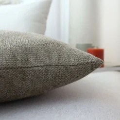 Coussin déhoussable en velours chenillé