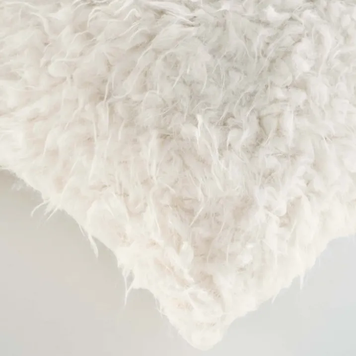 Coussin doux en imitation fourrure avec housse amovible