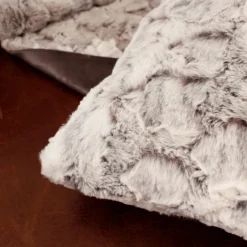 Coussin en imitation fourrure