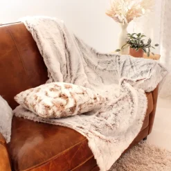 Coussin en imitation fourrure