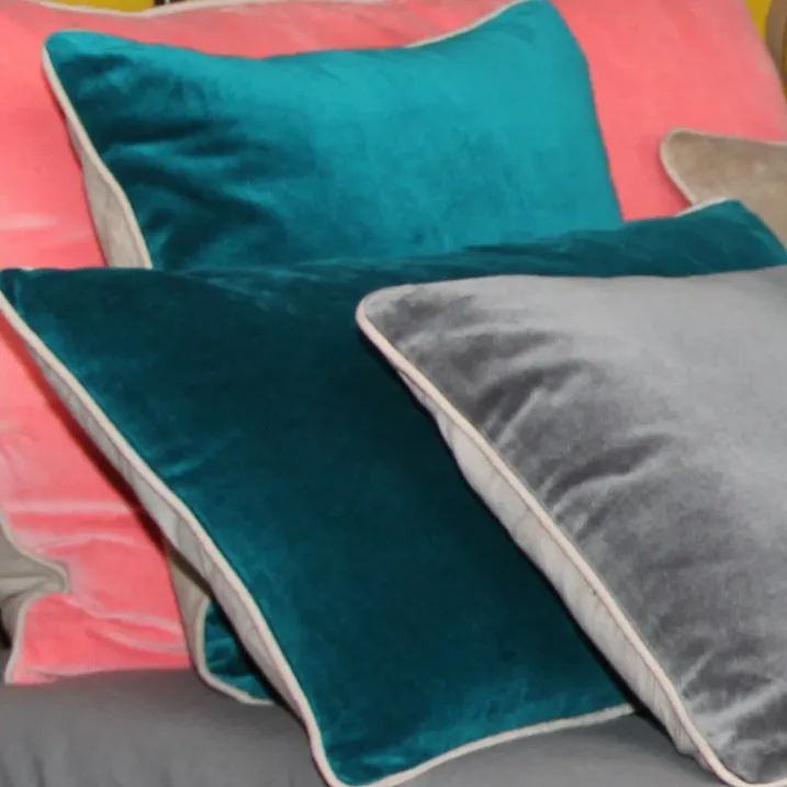 Coussin en velours réversible