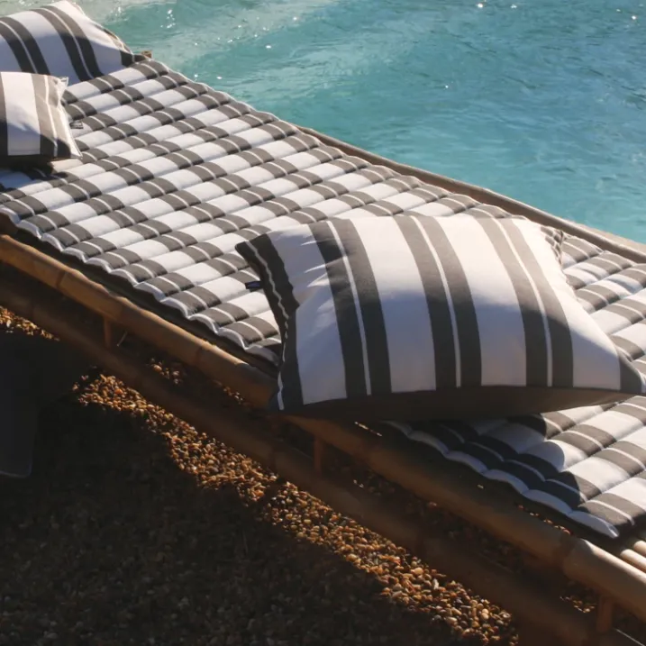 Coussin extérieur à rayures