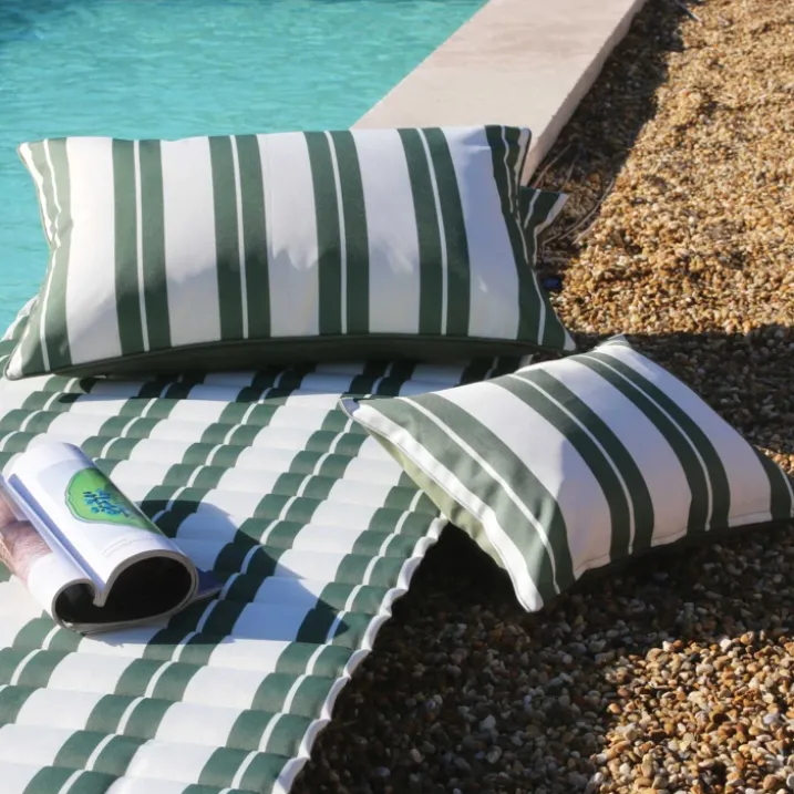 Coussin extérieur à rayures