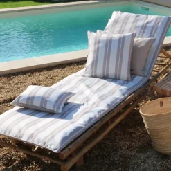 Coussin extérieur à rayures