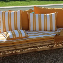 Coussin extérieur à rayures
