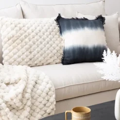 Coussin fausse fourrure Inuit effet tie and dye