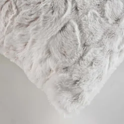 Coussin imitation fourrure
