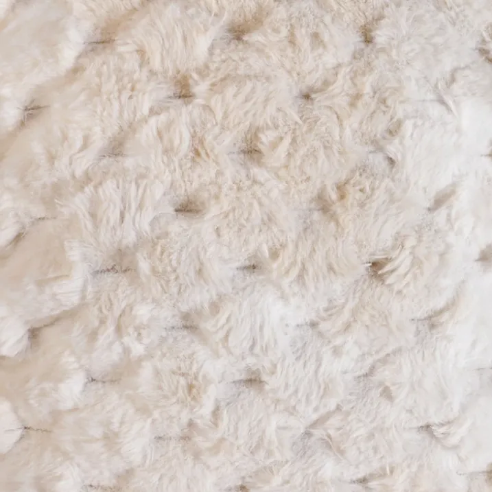 Coussin Imitation Fourrure avec Relief Géométrique
