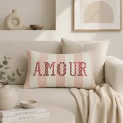 Coussin polylin rectangulaire "amour" brodée