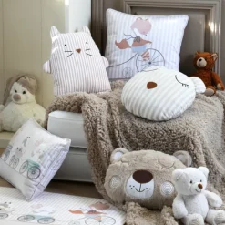 Coussin rayé en forme d'ours
