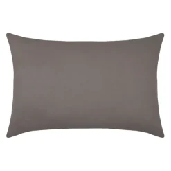 Coussin rectangulaire à carreaux et sapins brodés