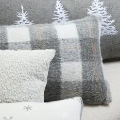 Coussin rectangulaire à carreaux effet laine