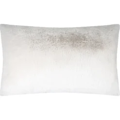 Coussin rectangulaire en fausse fourrure ultra moelleux