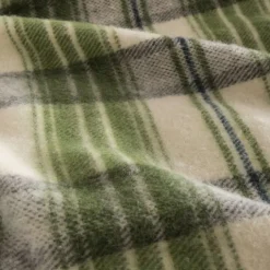 Couverture en laine tartan esprit montagne